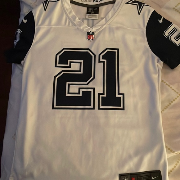 NFL Tops - Cowboys Elliott jersey